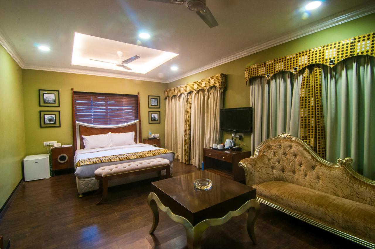 Jalsa Hotel & Banquets,インドール エクステリア 写真