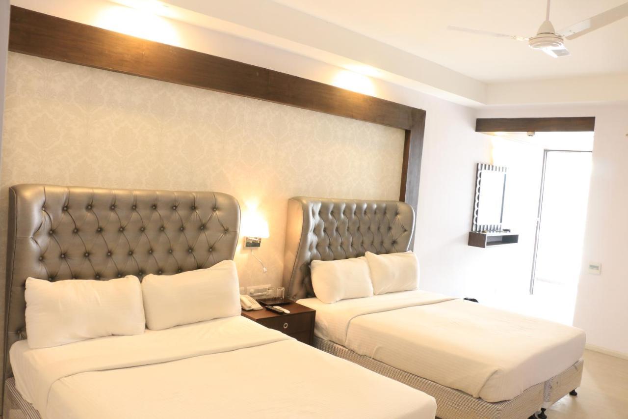 Jalsa Hotel & Banquets,インドール エクステリア 写真
