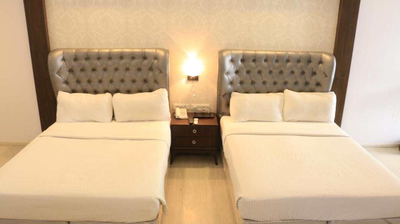 Jalsa Hotel & Banquets,インドール エクステリア 写真