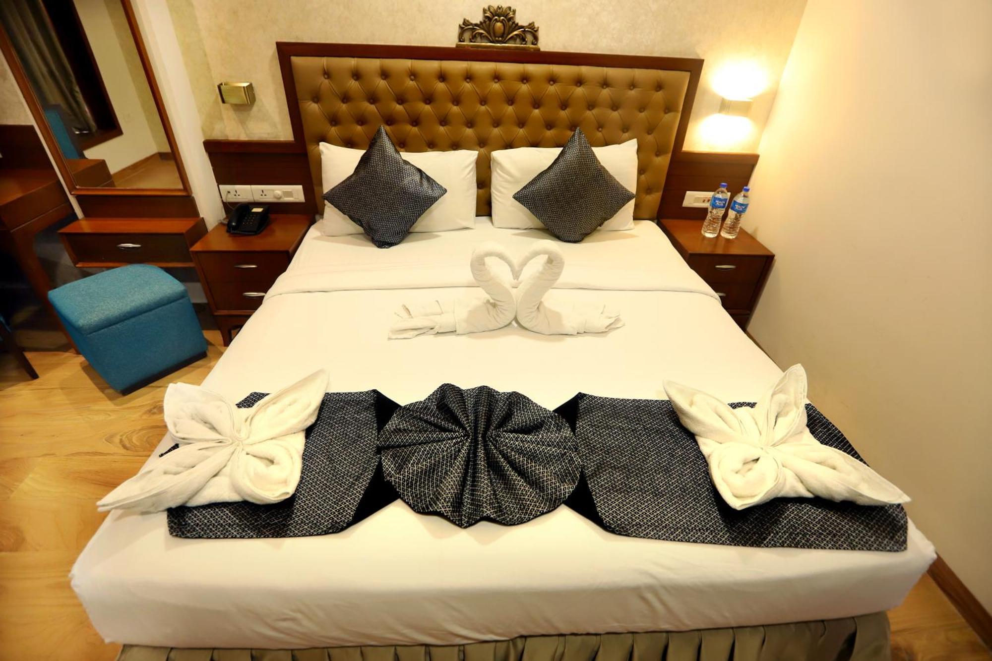 Jalsa Hotel & Banquets,インドール エクステリア 写真