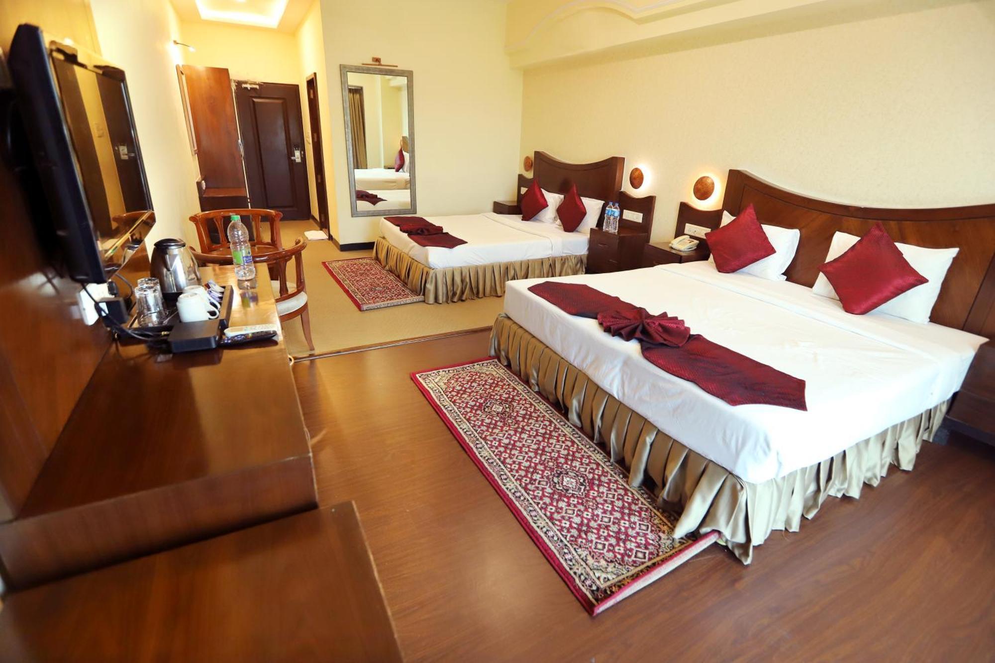 Jalsa Hotel & Banquets,インドール エクステリア 写真