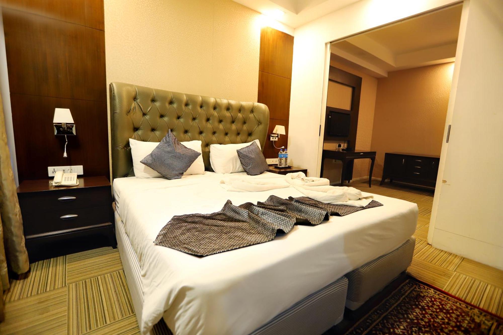 Jalsa Hotel & Banquets,インドール エクステリア 写真