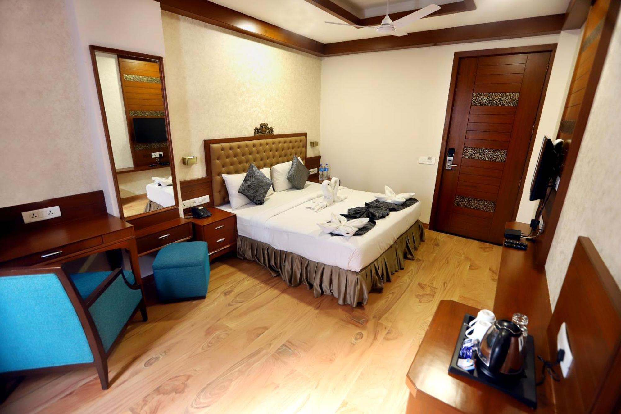 Jalsa Hotel & Banquets,インドール エクステリア 写真