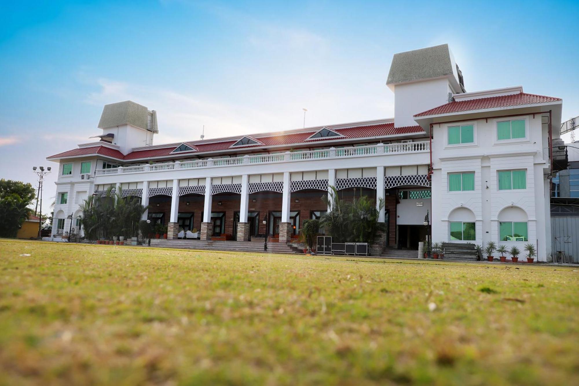 Jalsa Hotel & Banquets,インドール エクステリア 写真