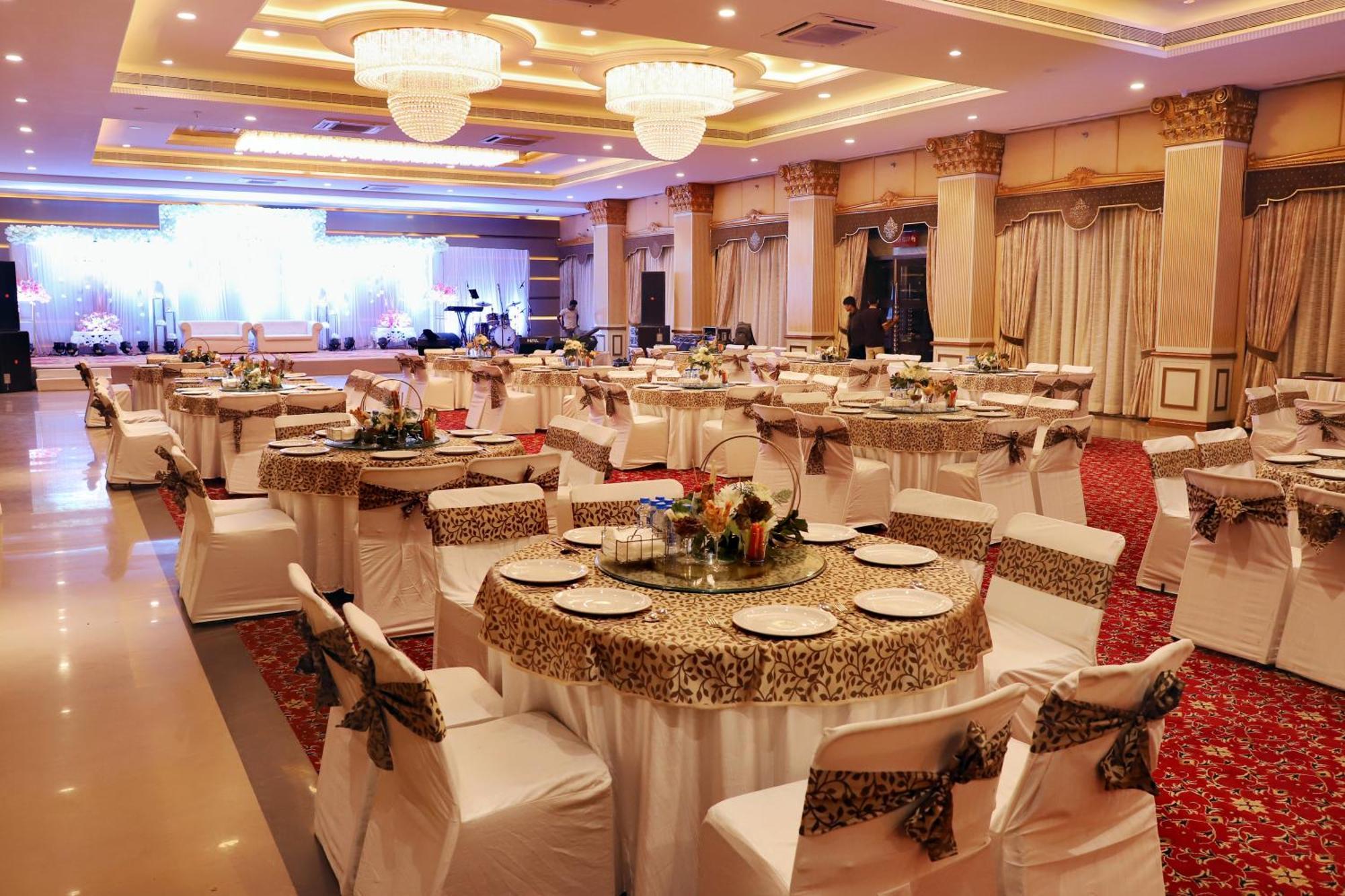 Jalsa Hotel & Banquets,インドール エクステリア 写真