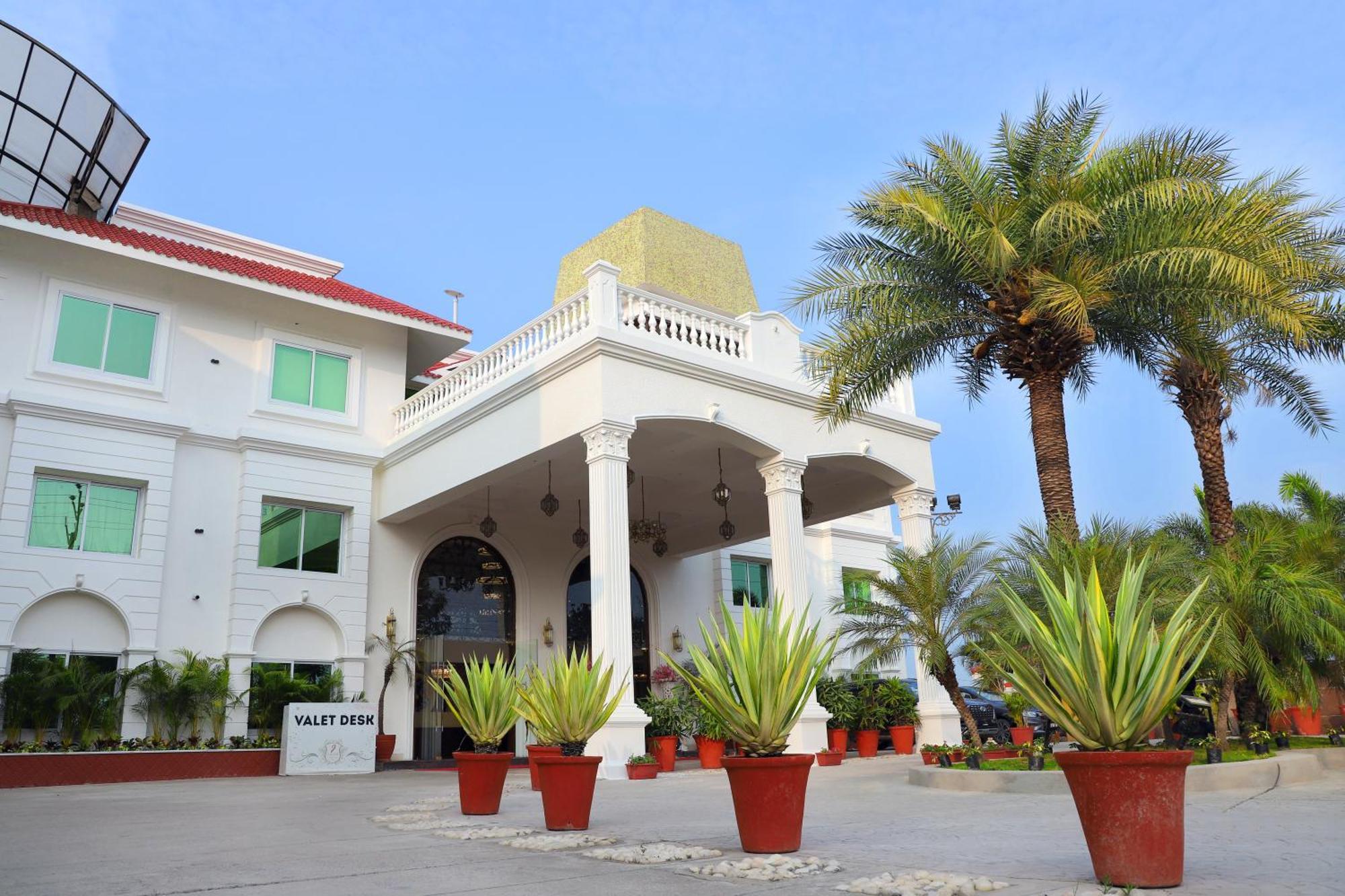 Jalsa Hotel & Banquets,インドール エクステリア 写真