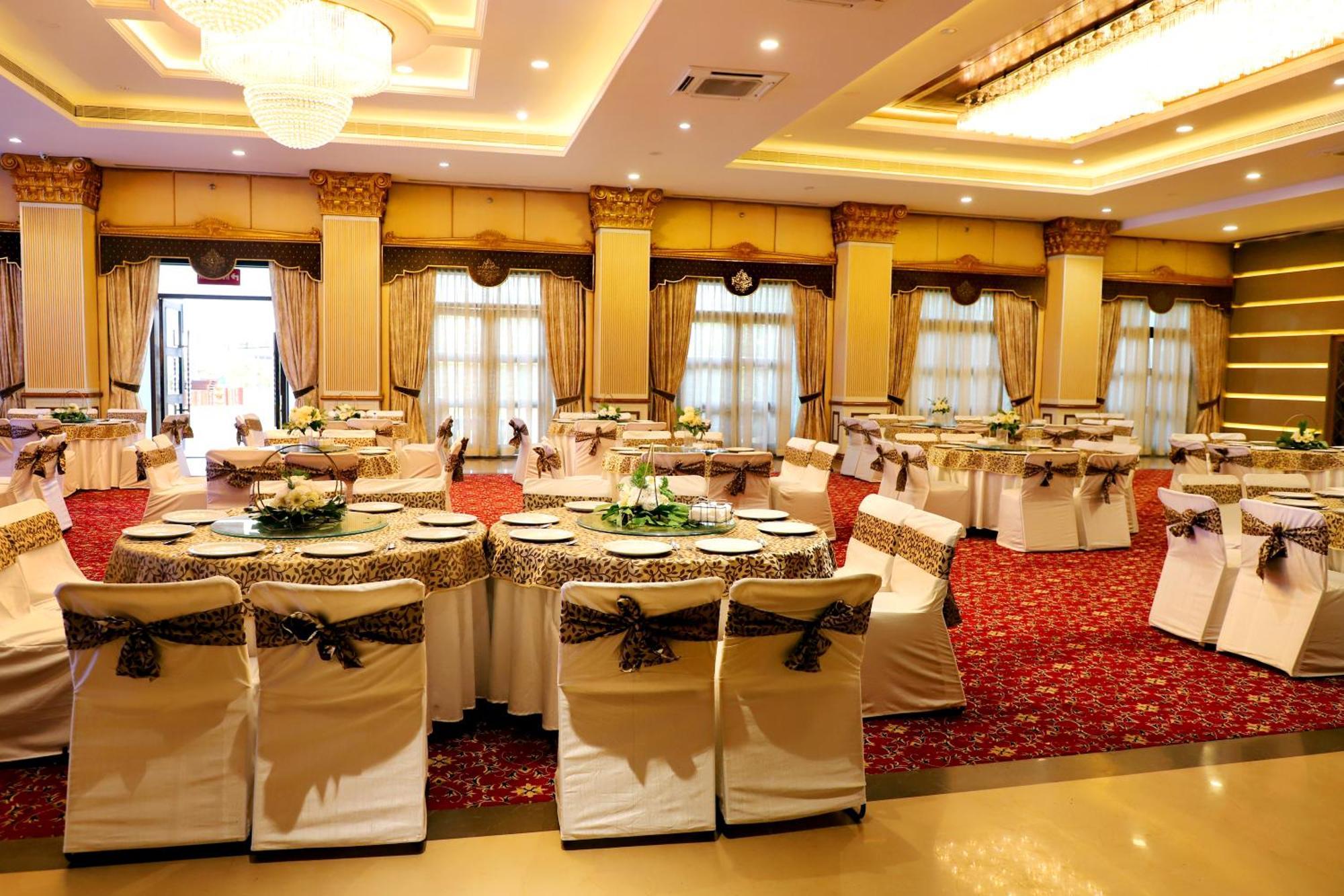 Jalsa Hotel & Banquets,インドール エクステリア 写真