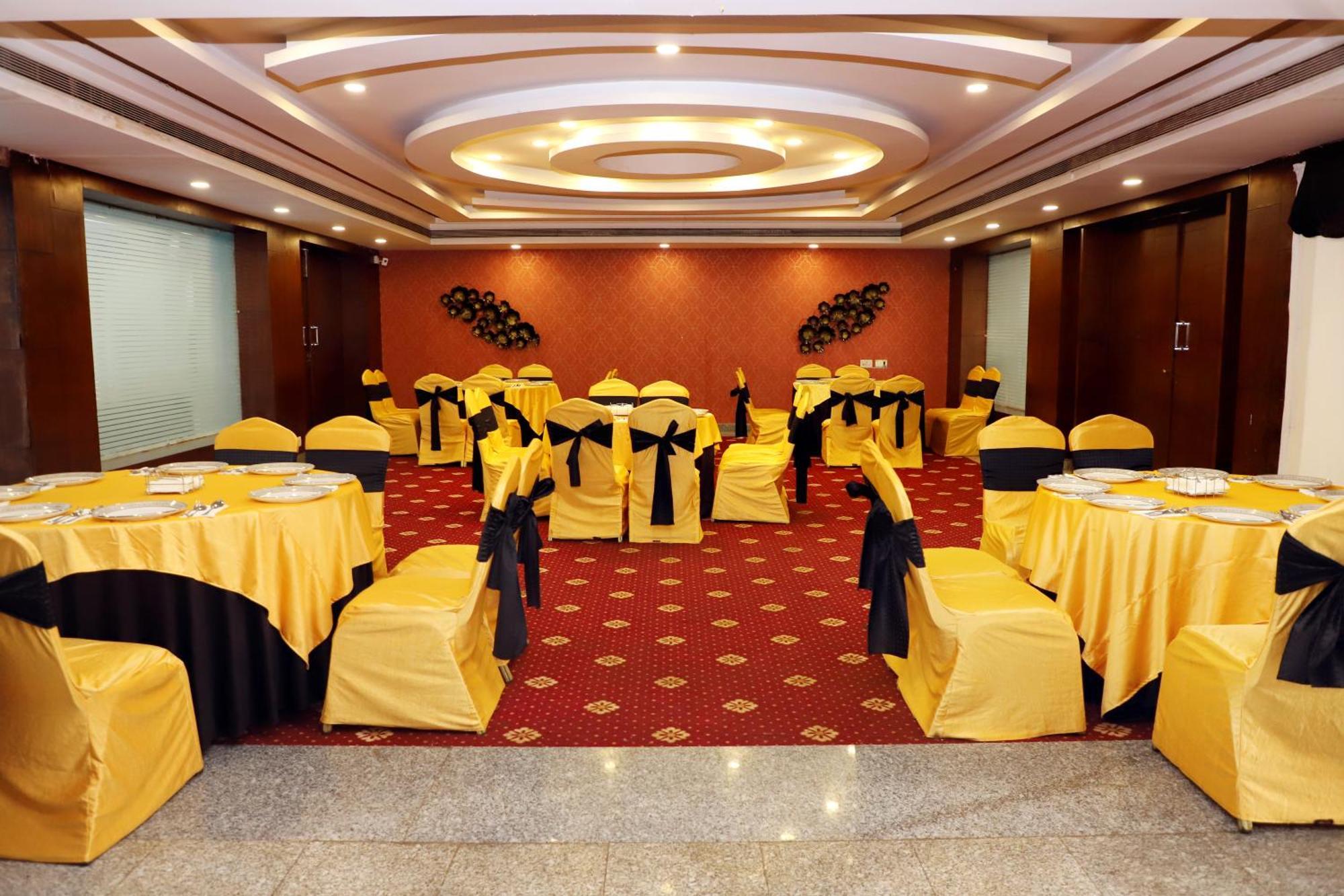 Jalsa Hotel & Banquets,インドール エクステリア 写真
